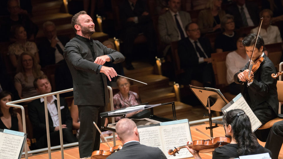 Sei umschlungen, leere Halle: Das Europakonzert der Berliner Philharmoniker