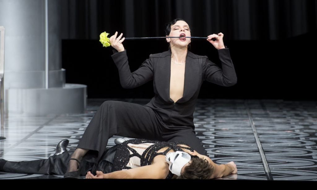 „Salome“ Unter den Linden: Der Lächerlichkeit preisgegeben
