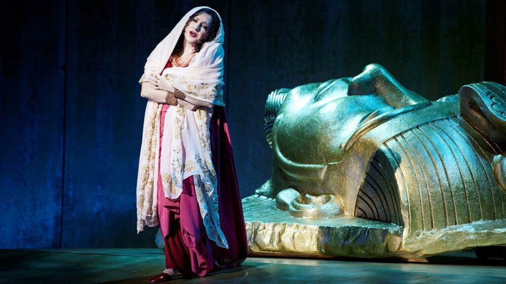 „Aida“ in der Semperoper Dresden: Christian Thielemann verlegt Theben an die Elbe