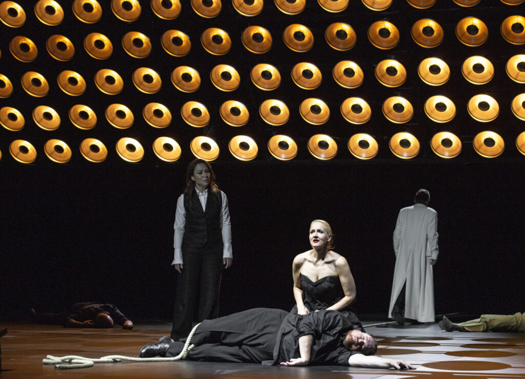 „Tristan“ an der Deutschen Oper Berlin: 260 Lampen sind noch keine Inszenierung