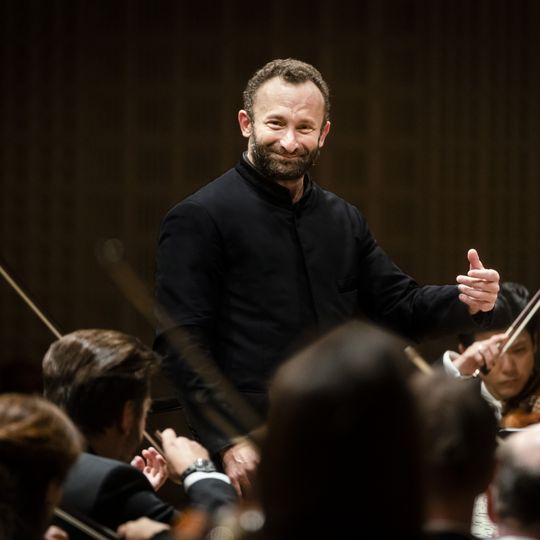 Petrenko reist mit den Berliner Philharmonikern durch drei musikalische Epochen
