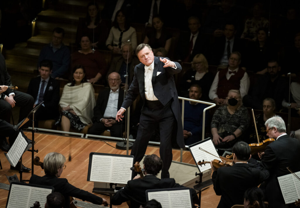 Zwei unterschiedliche musikalische Welten prägen dieses Thielemann-Konzert